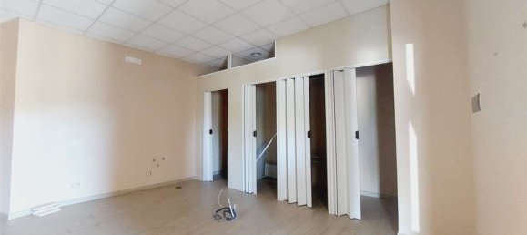 260m² Commercial property in Frosinone, Italy No. 29214 14
