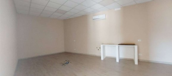 260m² Commercial property in Frosinone, Italy No. 29214 10