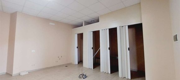 260m² Commercial property in Frosinone, Italy No. 29214 6