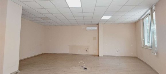 260m² Commercial property in Frosinone, Italy No. 29214 12