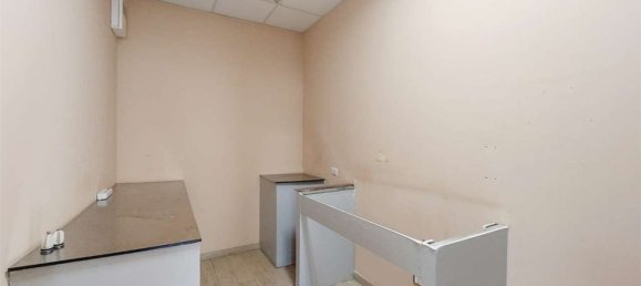 260m² Commercial property in Frosinone, Italy No. 29214 20