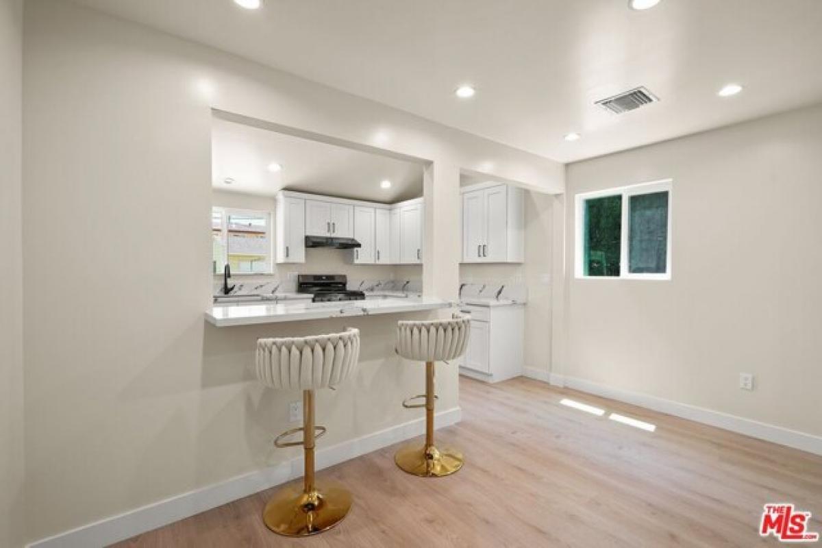 4 bedrooms House in Van Nuys, USA No. 404677