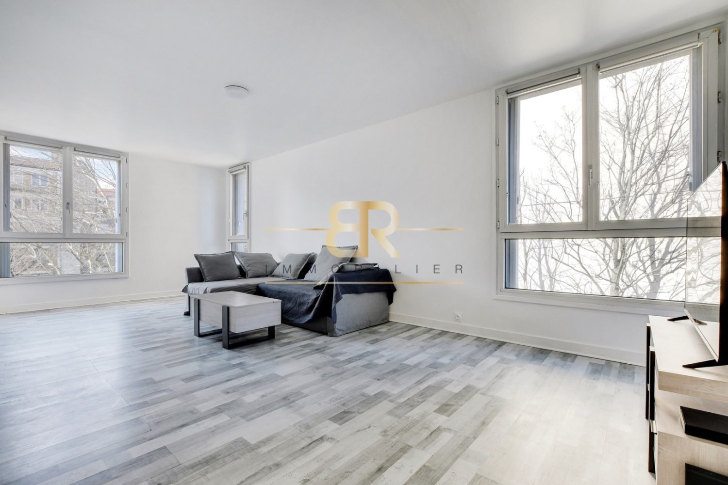 2 bedrooms Apartment in Paris, France No. 127963