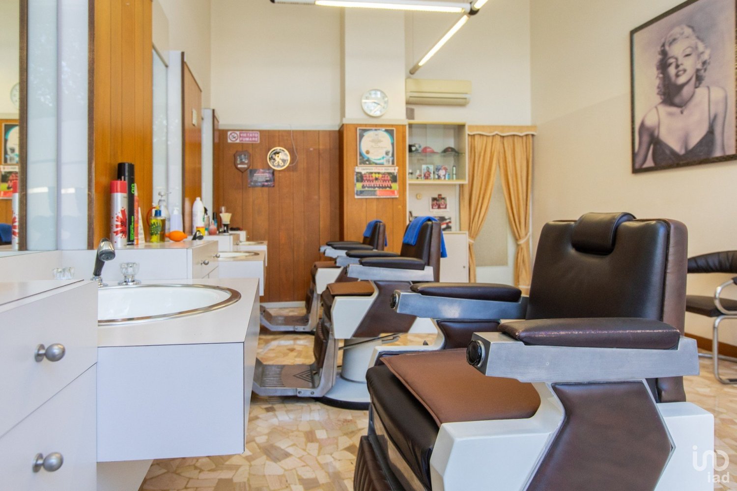 Propiedad comercial de 3 habitaciónes en Busto Arsizio, Italy No. 294750