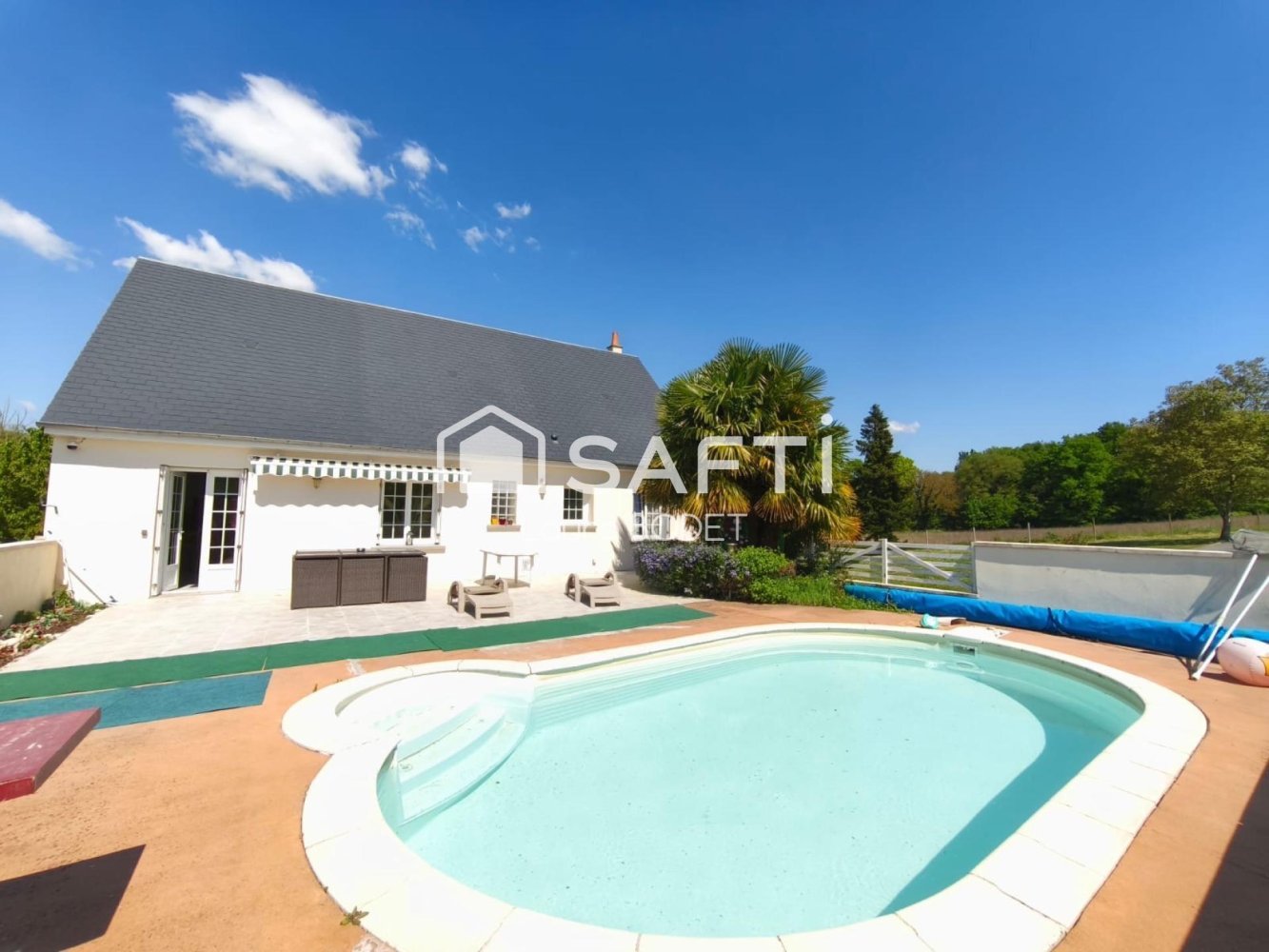 3 bedrooms House in Candes-Saint-Martin, France No. 158290