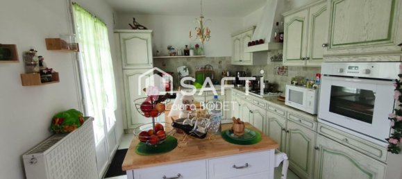 3 bedrooms House in Candes-Saint-Martin, France No. 158290 5
