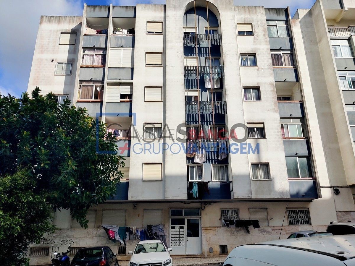 3 bedrooms Apartment in Rio de Mouro, Portugal No. 227924