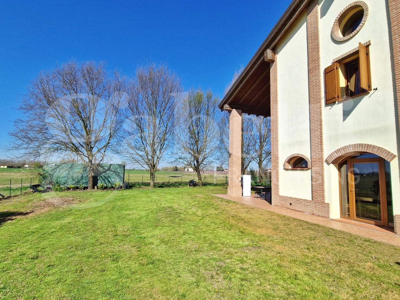 6 rooms Villa in Malalbergo, Italy No. 34737