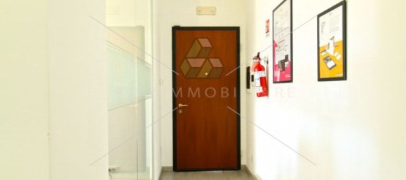 3 rooms Apartment in Rome, Italy No. 84845 3