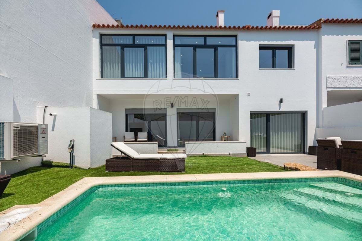 4 bedrooms Villa in Cascais, Portugal No. 247495