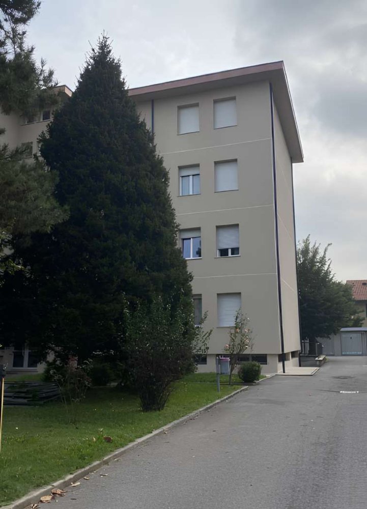 Apartamento de 3 habitaciónes en Verano Brianza, Italy No. 2733