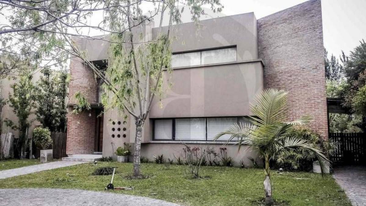 4 bedrooms House in Tigre, Argentina No. 15761