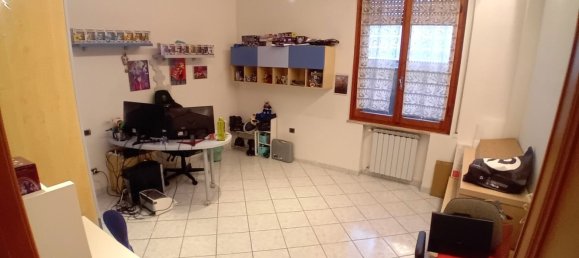 4 rooms Apartment in Campi Bisenzio, Italy No. 44967 9