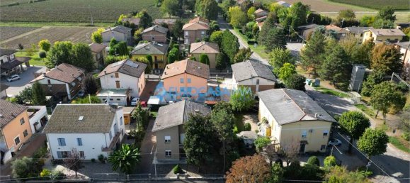 4 غرف نوم منزل في Correggio, Italy رقم 60294 7