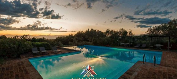 Дом с 12 спальнями в Монтайоне, Италия № 171131 6