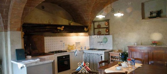 Дом с 12 спальнями в Монтайоне, Италия № 171131 2