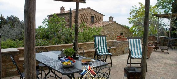 Дом с 12 спальнями в Монтайоне, Италия № 171131 20