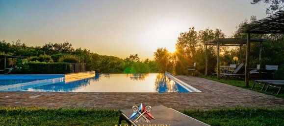 Дом с 12 спальнями в Монтайоне, Италия № 171131 11