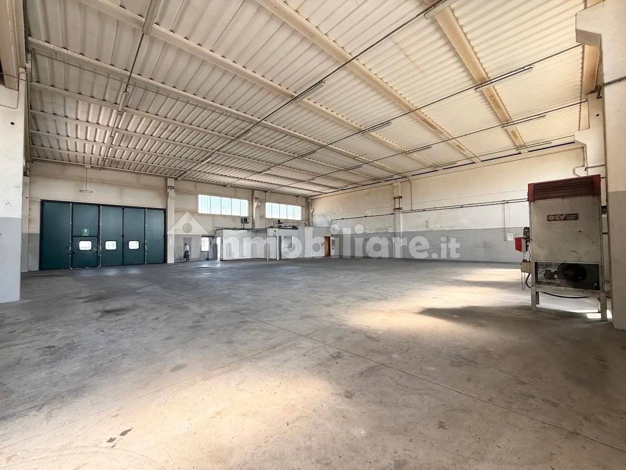 580m² Warehouse in San Bonifacio, Italy No. 377856