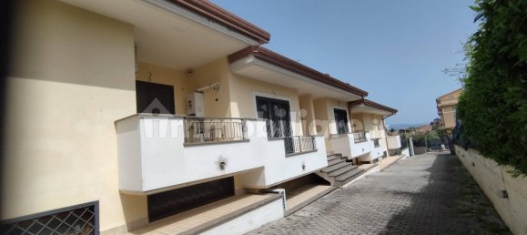 3 bedrooms House in Rome, Italy No. 170648 2