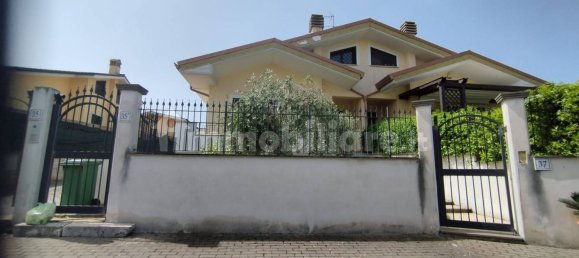 3 bedrooms House in Rome, Italy No. 170648 6