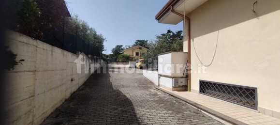 3 bedrooms House in Rome, Italy No. 170648 7