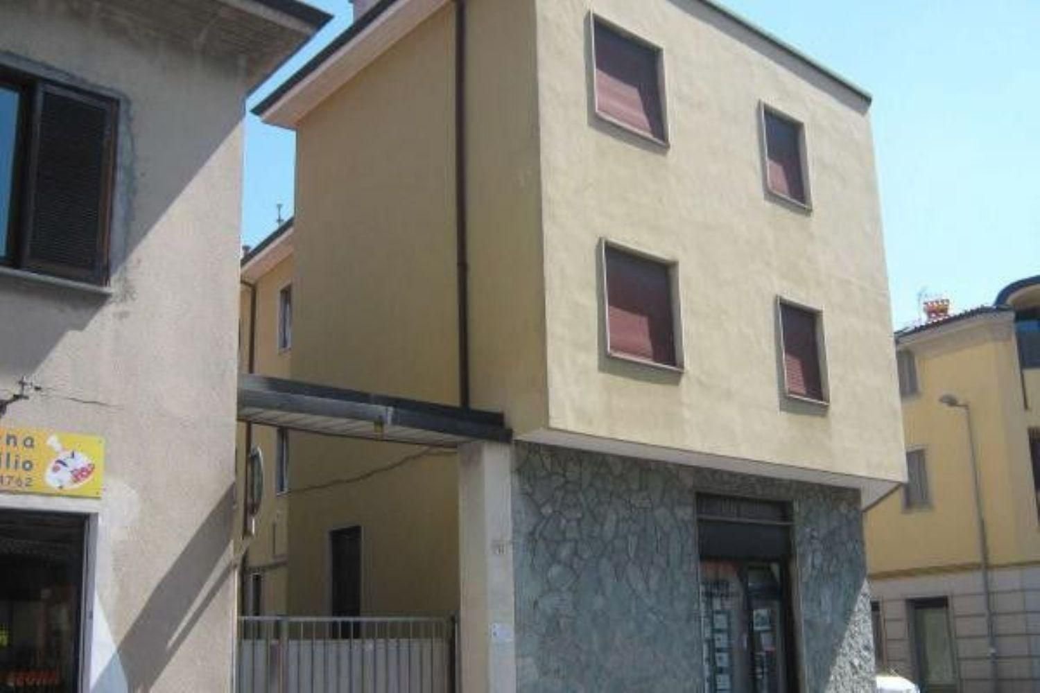 2-salle Appartement à Cerro Maggiore, Italy No. 176547