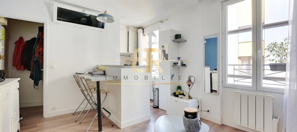 Studio in Paris, France No. 187018 3