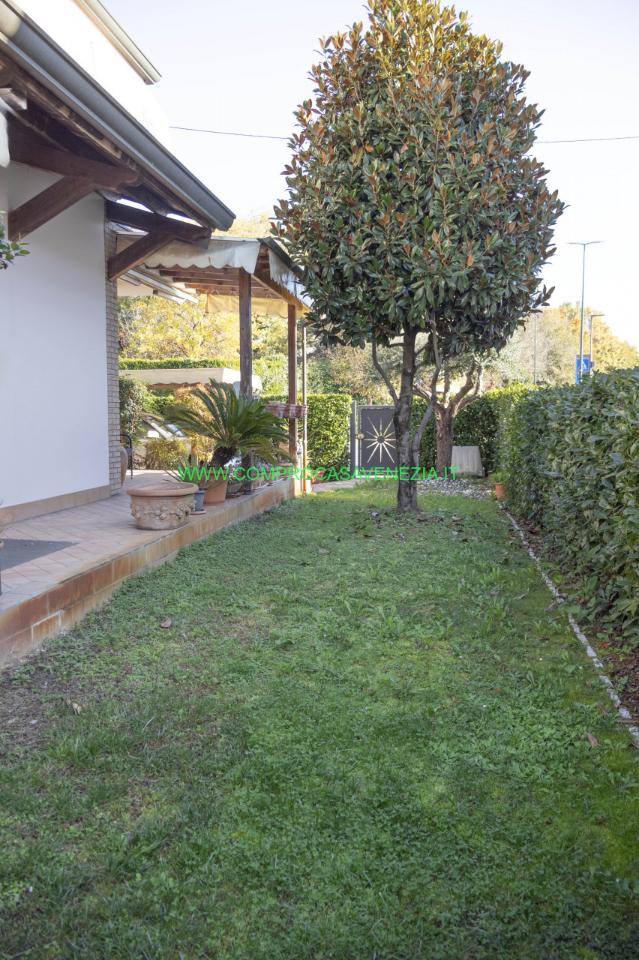 5 rooms Villa in Venice, Italy No. 232753