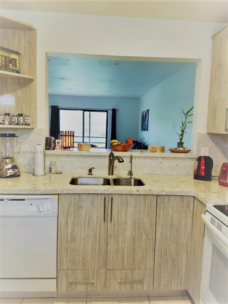 2 dormitorios propiedad comercial en alquiler en Miami, Miami-Dade, Florida, USA № 615027