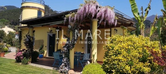 5 bedrooms Villa in Massa, Italy No. 237315 3