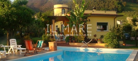 5 bedrooms Villa in Massa, Italy No. 237315 2