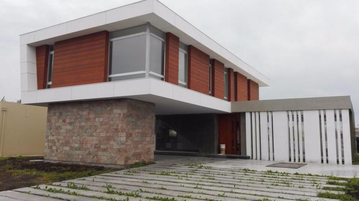 3 bedrooms House in Mar del Plata, Argentina No. 99725