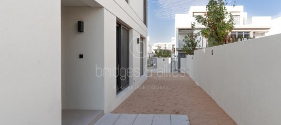 Villa de 4 dormitorios en Dubai, UAE No. 65644 8