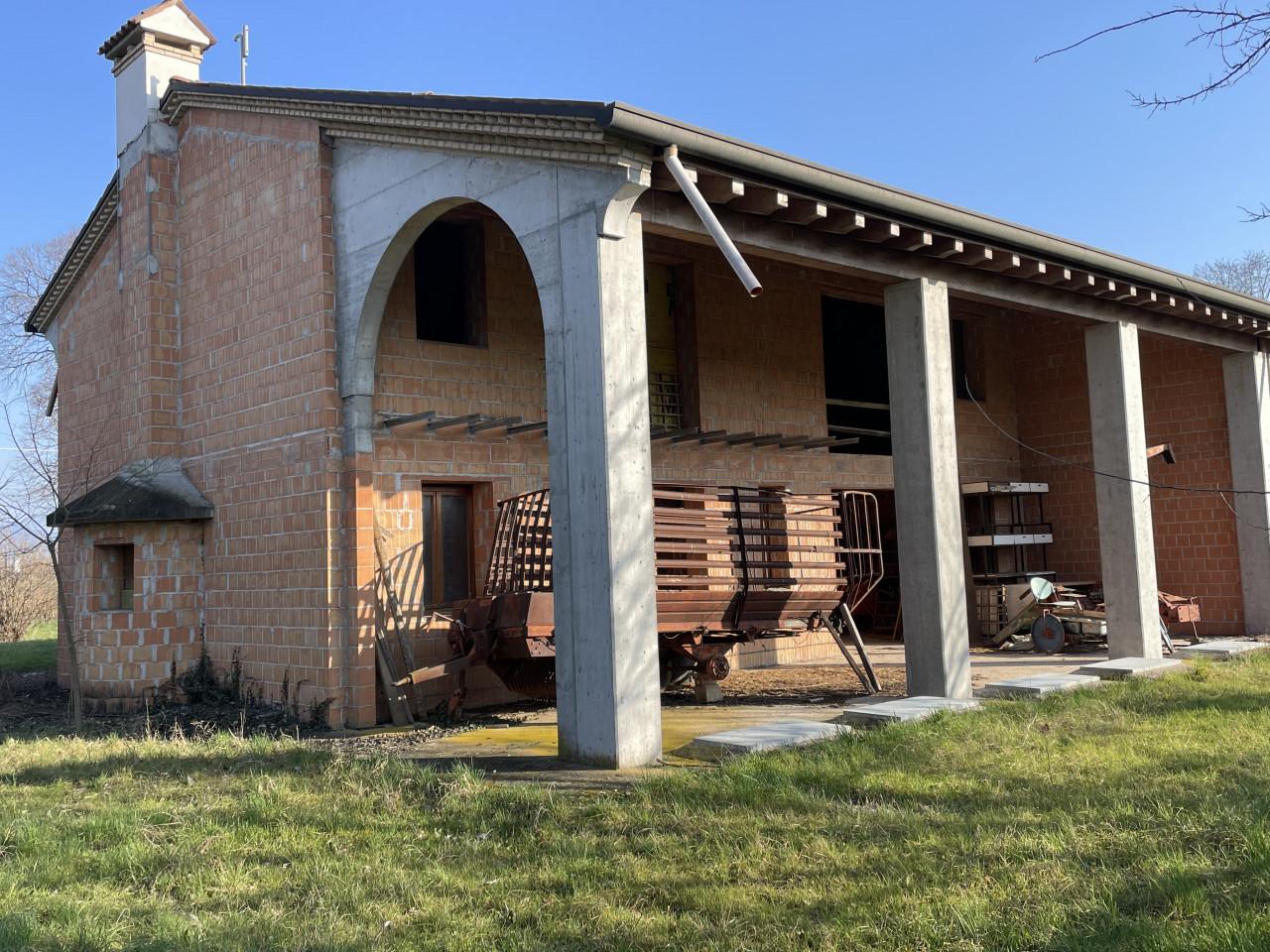 Casa de 6 divisões em Altivole, Italy N.º 7362