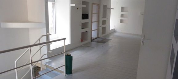 225m² Commercial property in Auxerre, France No. 359632 2