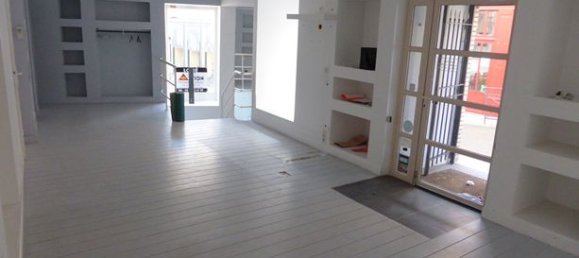 225m² Commercial property in Auxerre, France No. 359632 3