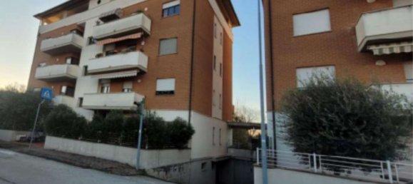 4 Schlafzimmer Wohnung in Foligno, Italy, Nr. 370794 4