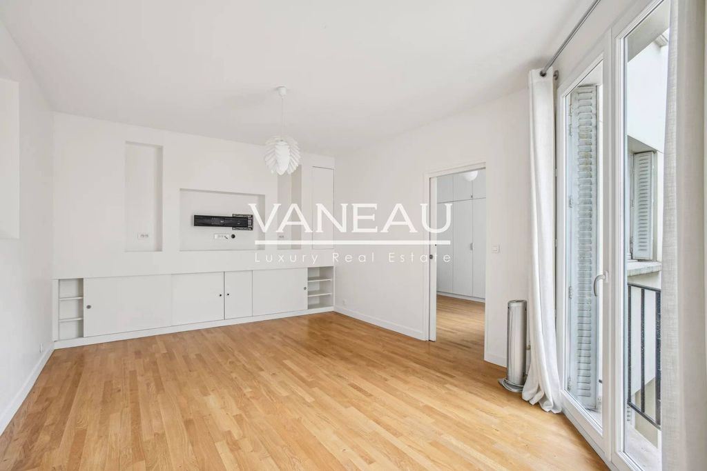 1 bedroom Apartment in Paris, France No. 105068