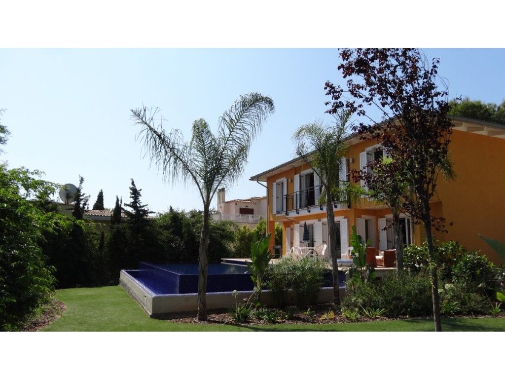 4 bedrooms House in Palmanova, Spain No. 82394