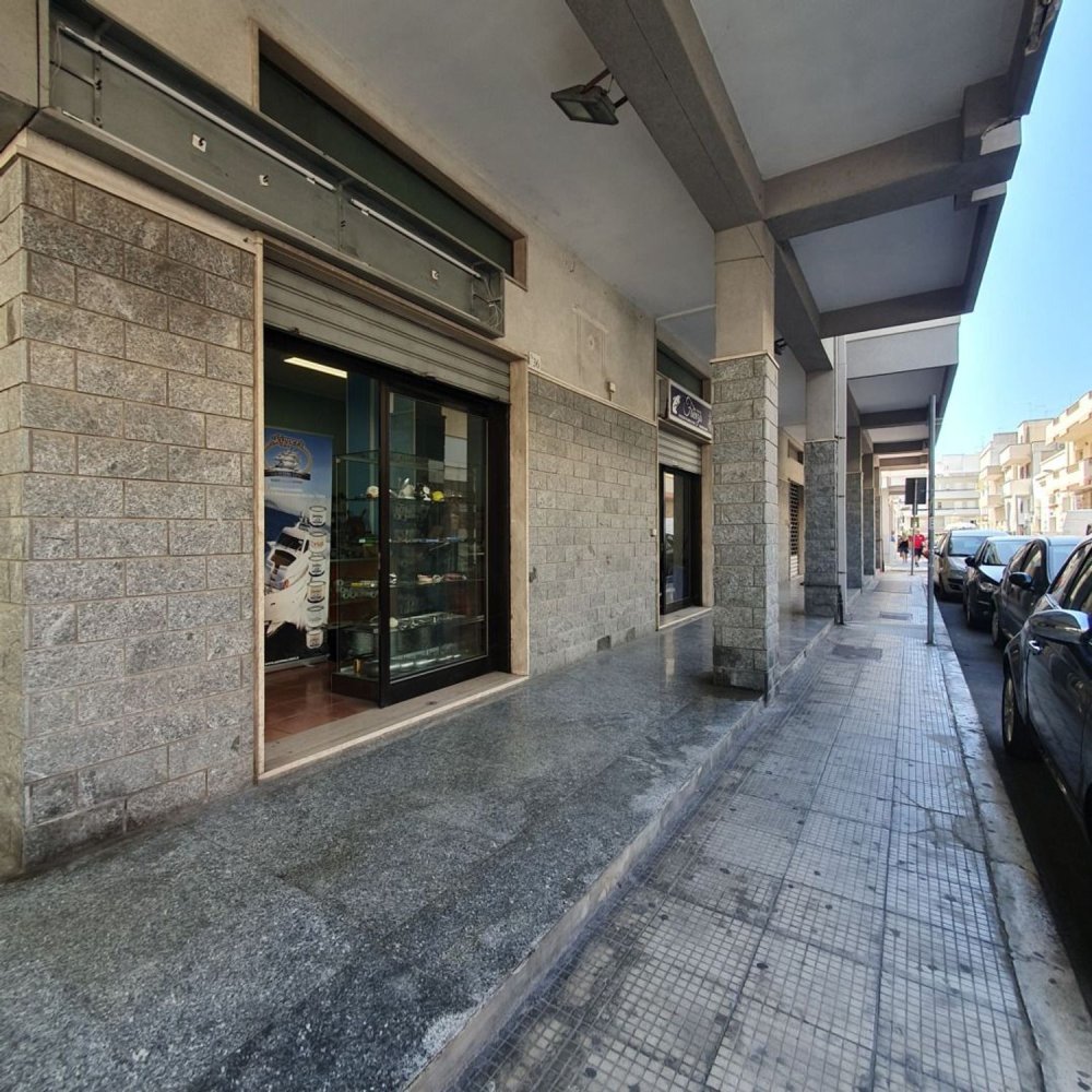 Gewerbliche Immobilie in Gallipoli, Italy 180m², Nr. 237144