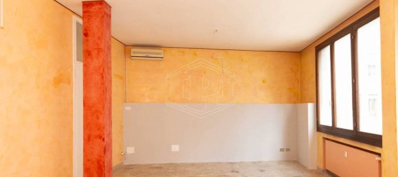 100m² Office in Padua, Italy No. 145178 3