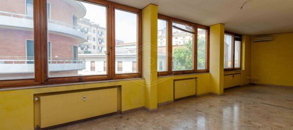 100m² Office in Padua, Italy No. 145178 8