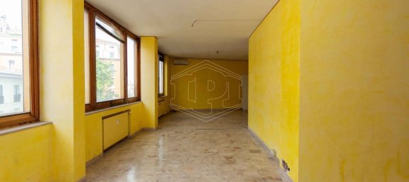 100m² Office in Padua, Italy No. 145178 7