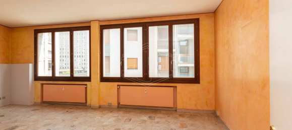 100m² Office in Padua, Italy No. 145178 2