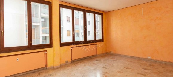 100m² Office in Padua, Italy No. 145178 4