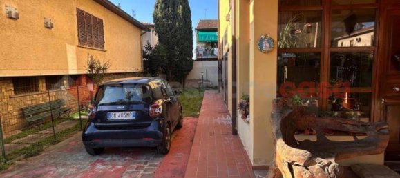 5 rooms Villa in Campi Bisenzio, Italy No. 13008 2