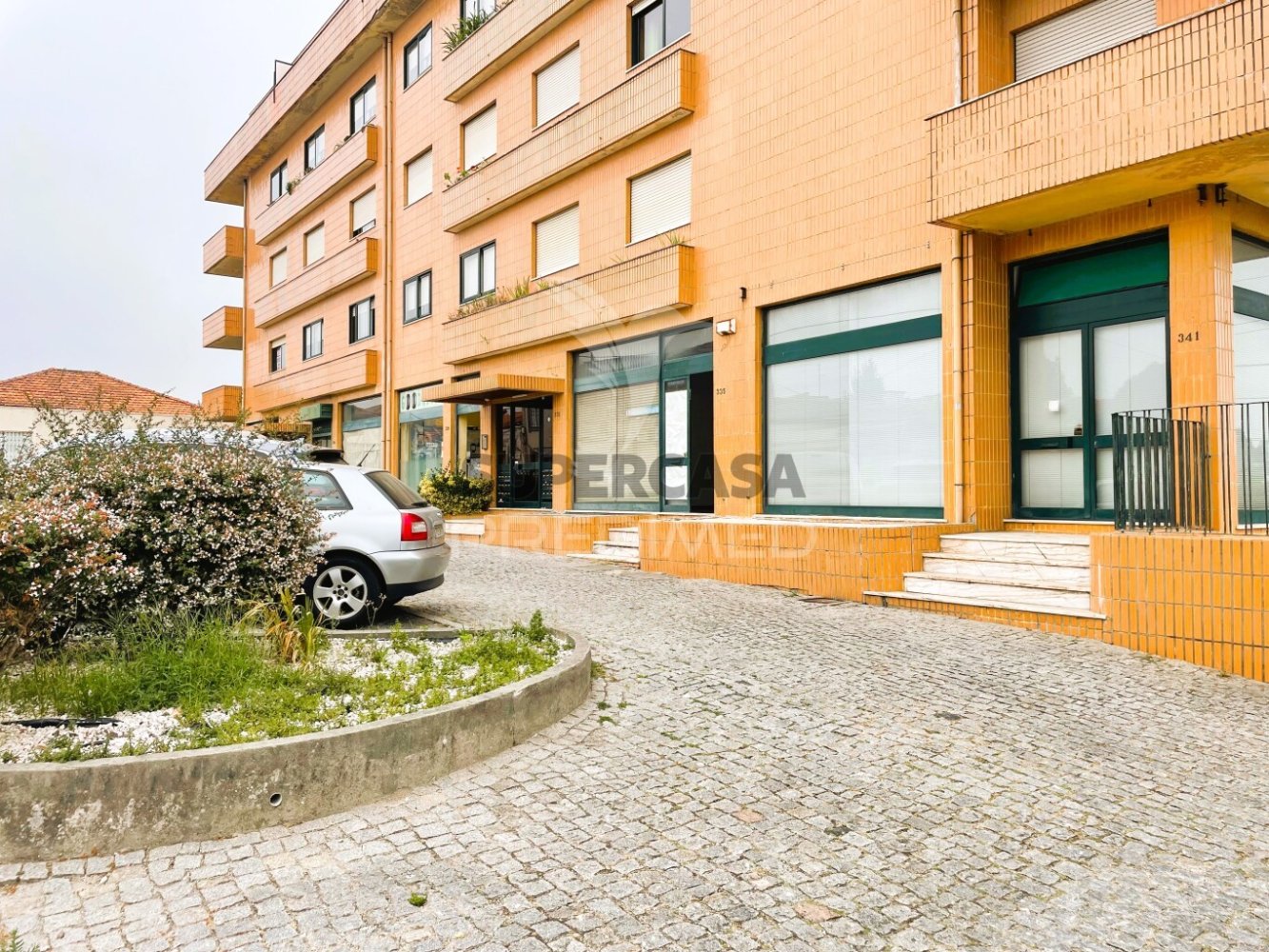 Propriété commerciale à Vila Nova de Gaia, Portugal 130m² No. 283290
