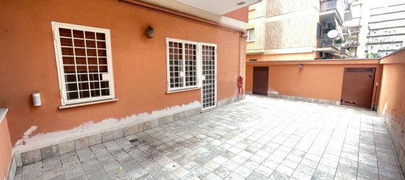 3 rooms Apartment in Rome, Italy No. 28380 5