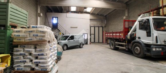 1-salle Entrepôt à Rudiano, Italy No. 341364 11